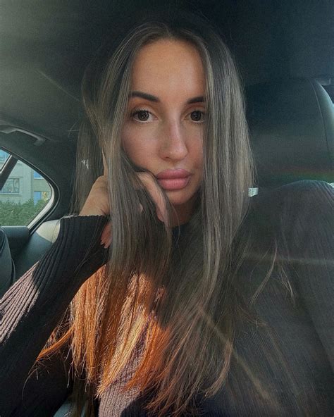 Karinaa (@yourgfkarinaa) .